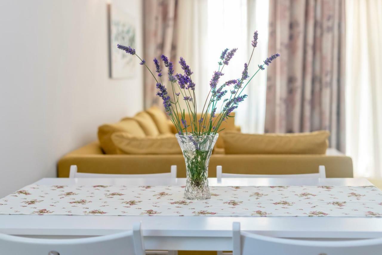 Lozna Residence Постира Екстериор снимка