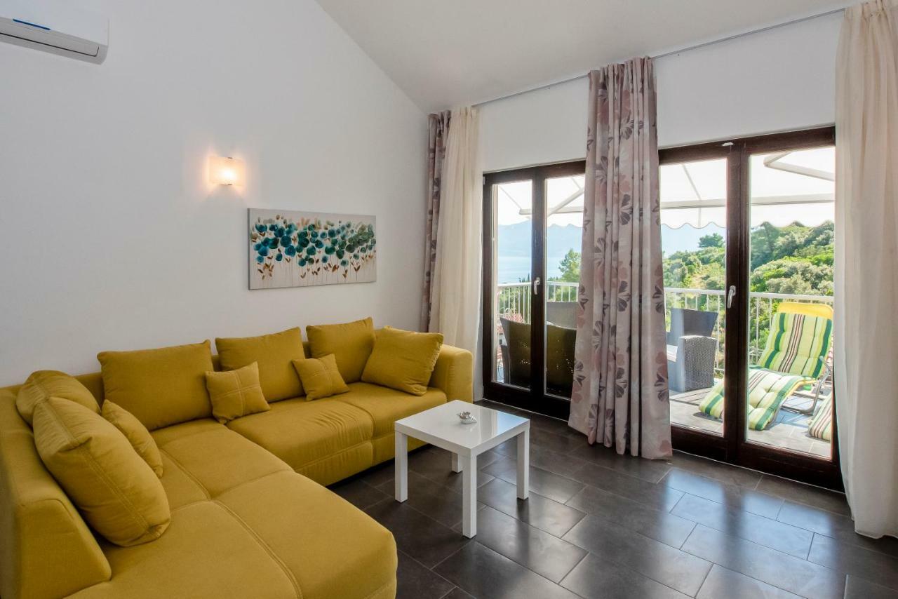 Lozna Residence Постира Екстериор снимка