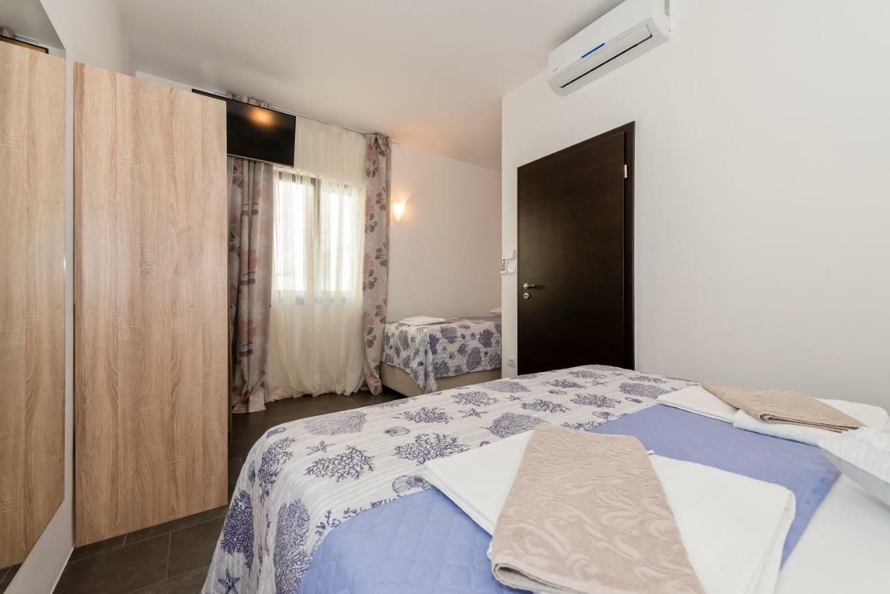 Lozna Residence Постира Екстериор снимка