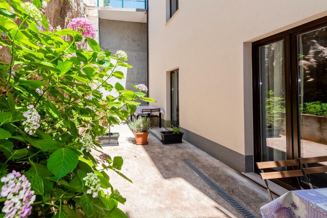Lozna Residence Постира Екстериор снимка