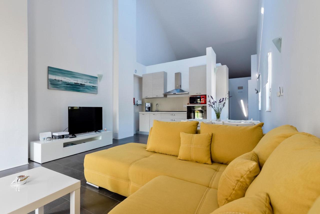 Lozna Residence Постира Екстериор снимка