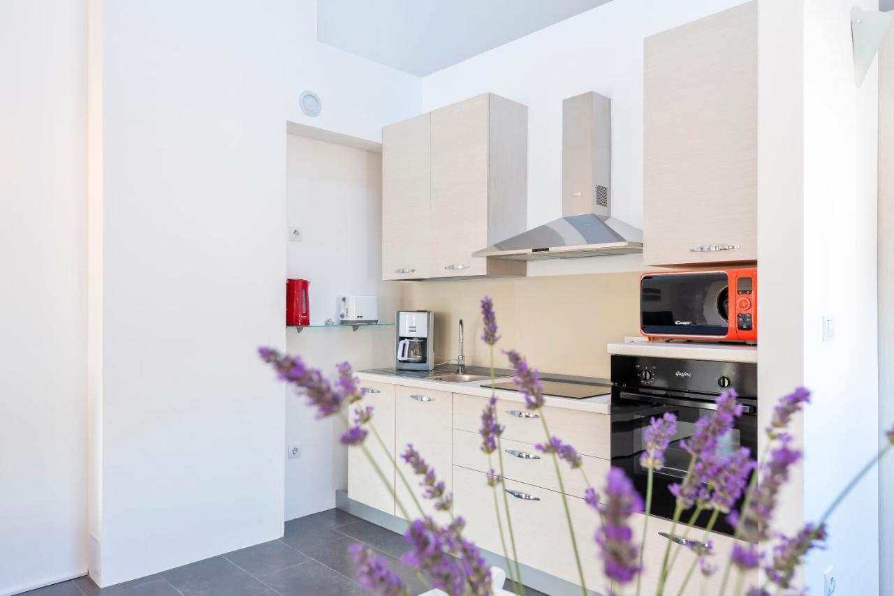 Lozna Residence Постира Екстериор снимка