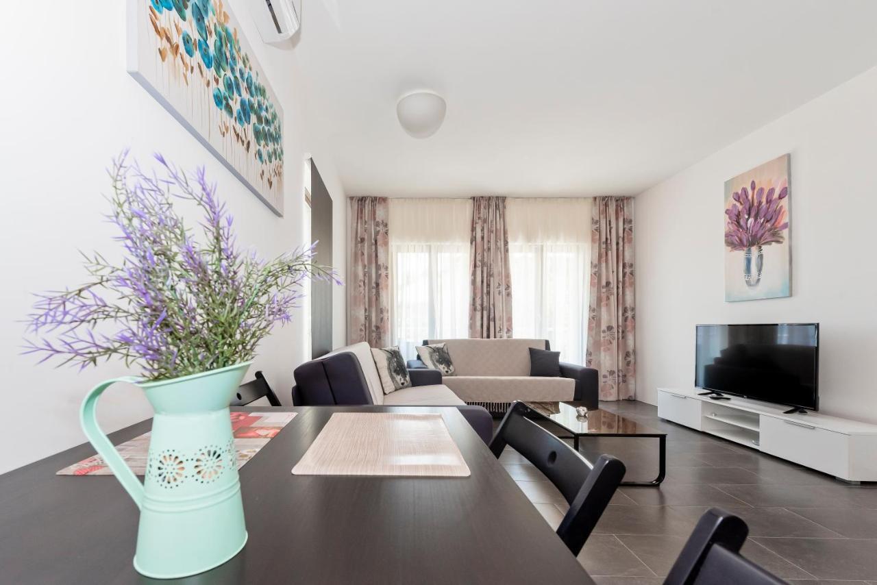 Lozna Residence Постира Екстериор снимка